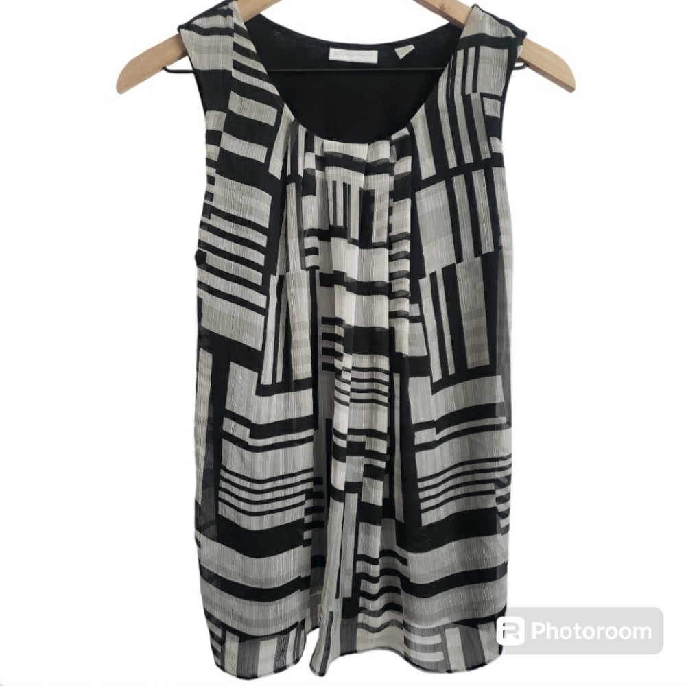 Black & Gray Abstract Woman't Sleeveless Blouse - Size M